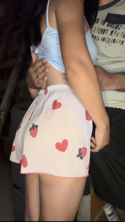 Evinde tuğlacı işi yapmak isteyen komşu baldızın götü