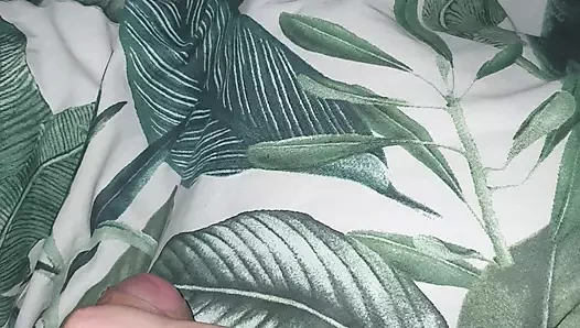 Üvey anne yatakta elle muamele üvey oğlu sert ereksiyon için yarak