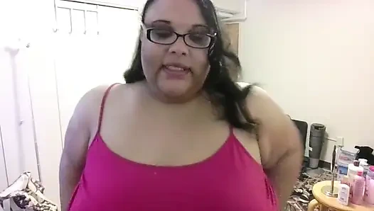 Büyük şişman göğüslerimi yağlıyorum