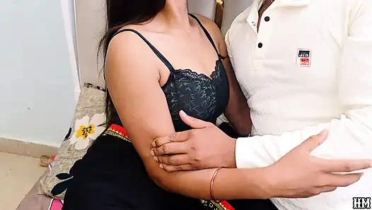 Hintli desi üvey erkek kardeş evde yalnızken üvey kız kardeşiyle sert sikişiyor