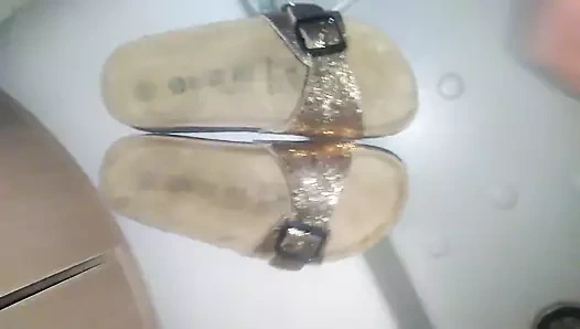 Karımın sandaletini sikeyim