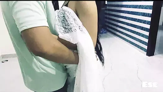 Yenge ne btai makan malik ko apni pareshaani!!