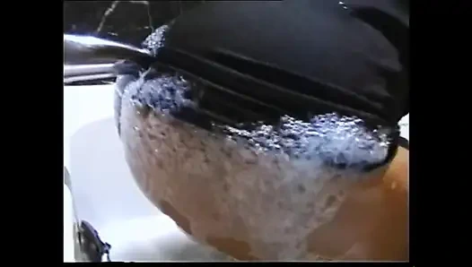 Yaramaz sürtükler bulabildikleri her yarağı alıyor