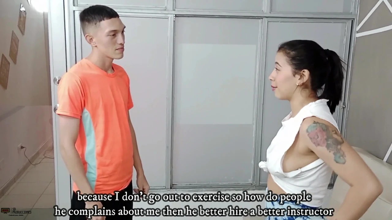 Big ass Latina hires a personal gym trainer and the horny guy ends up fucking her - Porn in Spanish