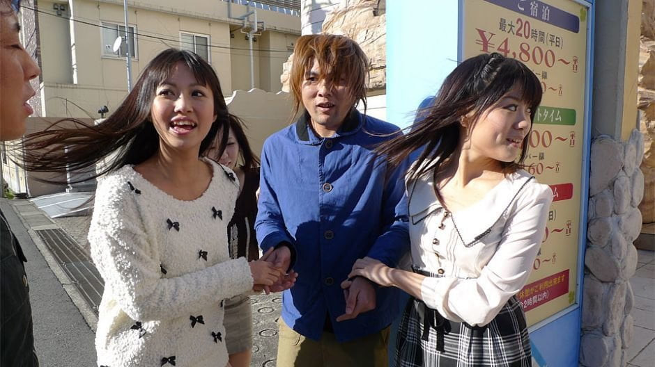 Japon kız, kotomi asakura arkadaşlarıyla bir adam paylaşıyor, unce