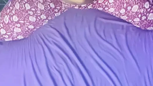 Onun iyi amcığı! İyi arching, twerks ve werks minyon siyah seksi göt