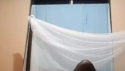 Yavaşça onu becermemden hoşlanıyor