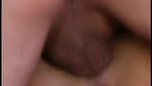 İri göğüslü lüks Asyalı orta yaşlı seksi kadın ağzında yarak ve sıkı deliğin tadını çıkarıyor