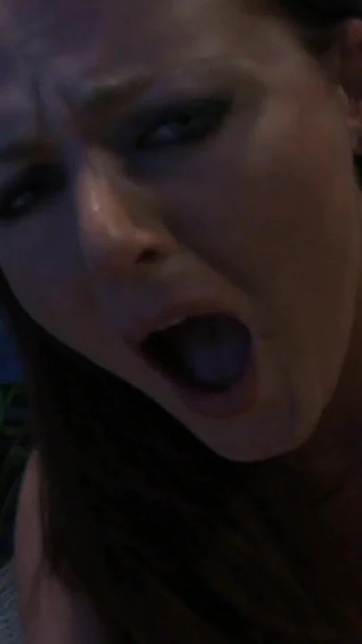 "Tıraşlı saksocu adam büyük memeli kızıl saçlının ıslak amını yiyor" dan epik an