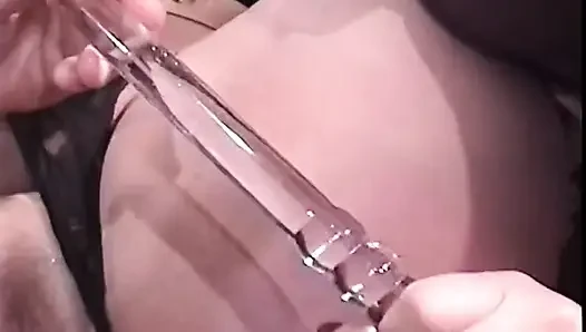 Olgun orta yaşlı seksi kadın yarak emerken sert parmaklanıyor