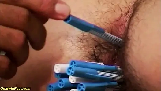 Tüm kıllı deliklerinde birçok kalem