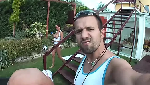 Havuz partisi emme, üçlü sikiş ve grup sikişi ile dolu