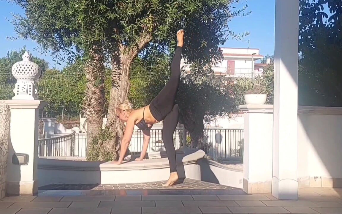 Selena'nın açık havada yogası ve seks