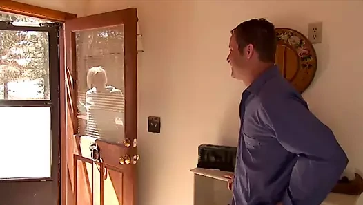 Adam komşusunun amını sikiyor!!