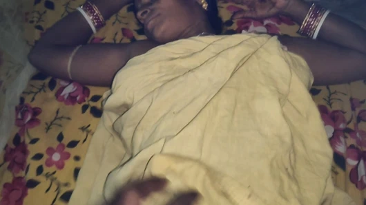 Hintli köylü ateşli anne seks yapıyor