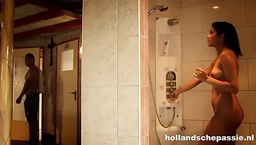 Talitha havuzda Damian'i sikiyor