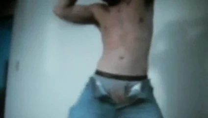 Redneck düz sakallı muscle züppe büyük horoz üzerinde kam