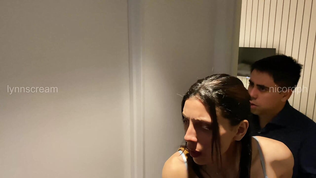 Yanlışlıkla patronumla aynı yatağı paylaşıyorum ve sonunda sikişiyoruz