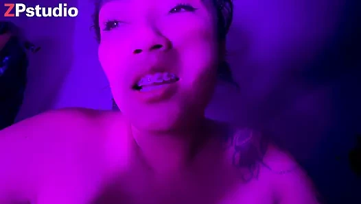 I ride on my stepbrother's dick and I come very good