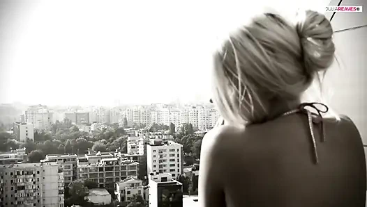 Kuyruğunda gırtlağına kadar alıyor; Büyük yarakları seviyorum