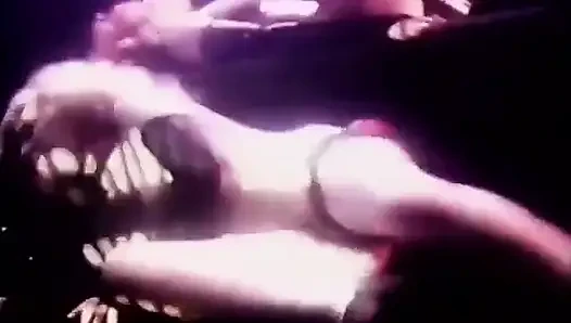 Elektrikli mavi özel - Paul Raymond'ın revuebar'ında bir gece