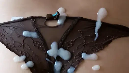 Üvey oğlumun arkadaşları geliyor ve götüme bolca yük veriyor, sert yaraklarını seviyorum.