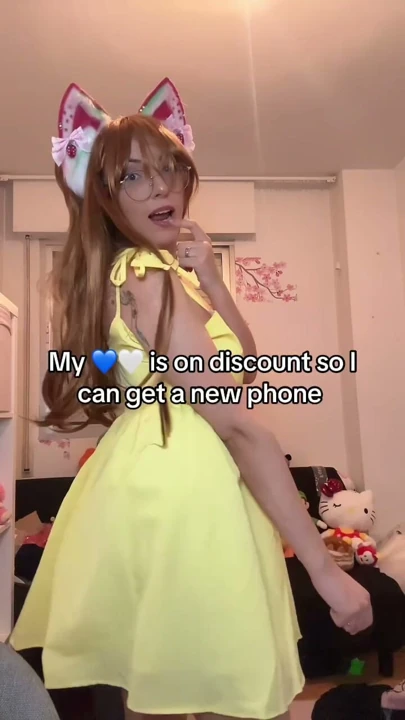 Tatlı cosplay bebeği