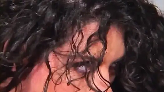 Sıkı amcıklı harika seksi büyük memeli orta yaşlı seksi kadın büyük sert yarakla sikiliyor ve içine boşalıyor