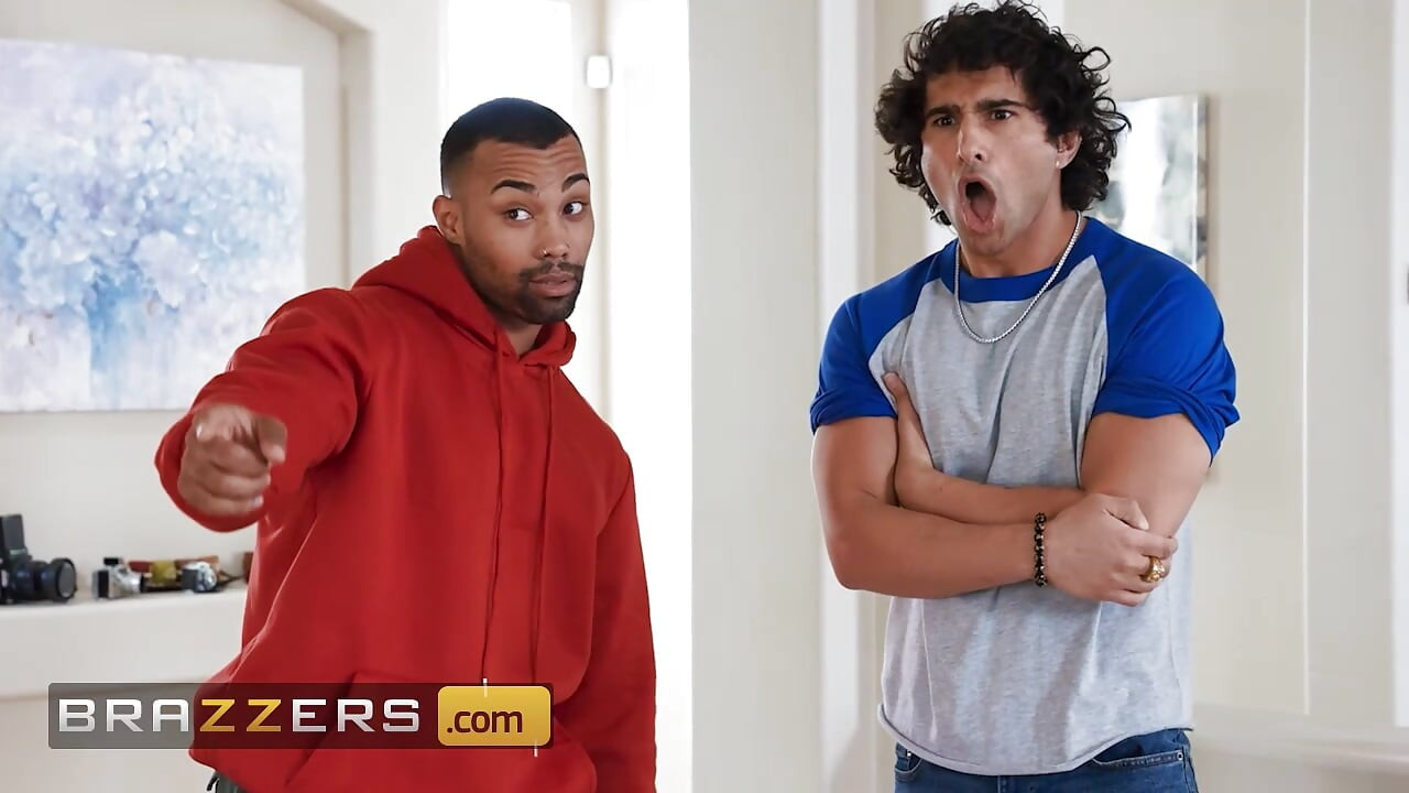 Brazzers - büyük memeli Abby Rose evi üstsüz temiziyor ve Zane Walker'ın büyük yarağının her yerine fışkırtıyor