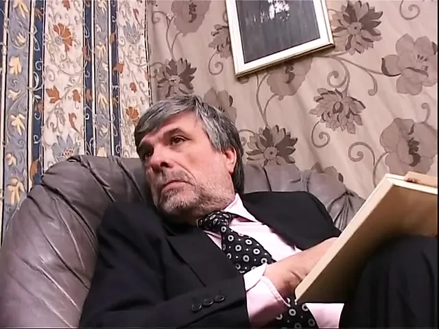 Büyük götlü esmer döllenmeyi hak ediyor