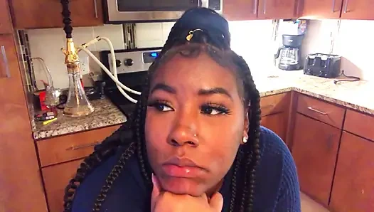 Büyük götlü kırmızı şortlu kirli Diana