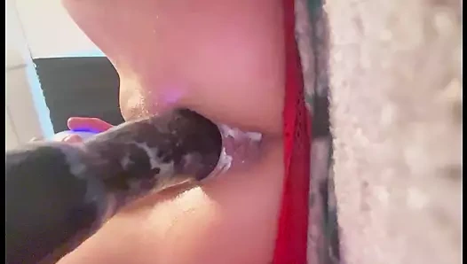 Sikiş makinesi tarafından çok sert sikiliyorum