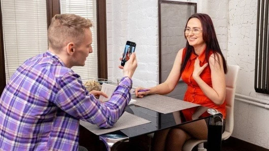 Tutor4k. adam tüm seks numaralarını bilmiyor ama tatmin etmesi gerekiyor