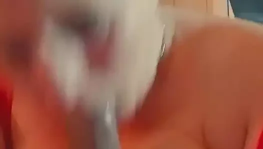 O kadar büyütmenin zamanı geldi ve seni ofisimde emdiriyor