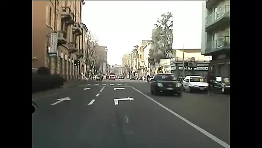 Olgun sahibe büyük yarakla sikiliyor ve kıllı amına boşalıyor ev yapımı