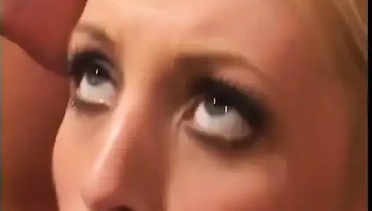 Ateşli sarışın büyük siyah yarağı alıyor