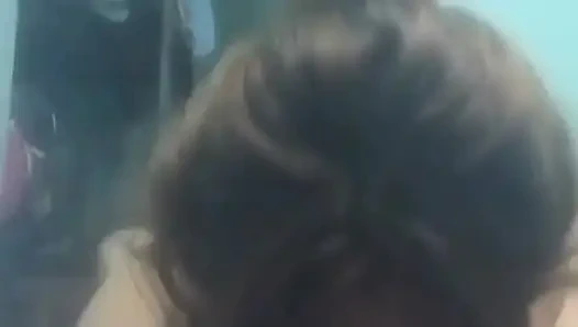 Önden bakan kovboy kız: her saksoda zevk