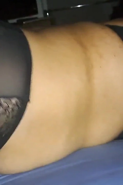 İri güzel kadın büyük zenci emiyor sert domalarak inliyor