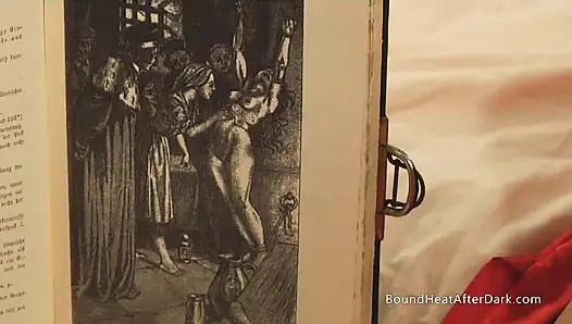 Şehvetli lezbiyen madam yatakta çıplak köle tarafından parmaklanıyor