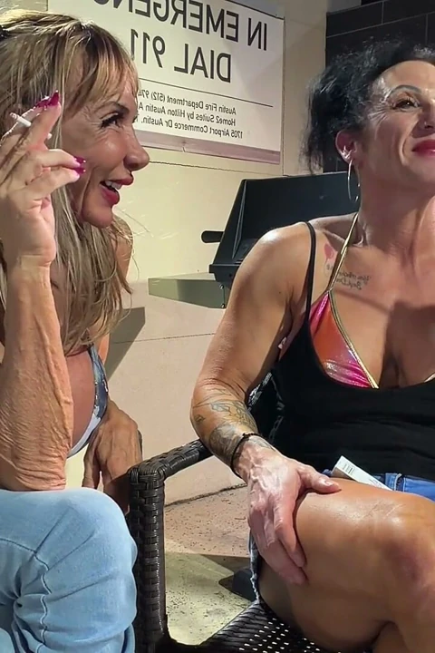 Smokin hotdebra dandre ve kandy sigara molası