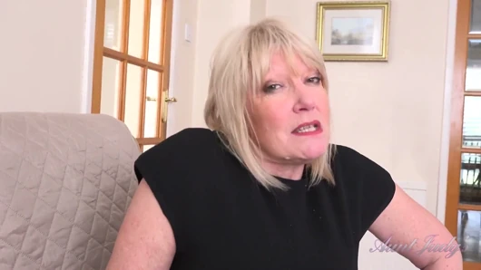 Judys - büyük memeli olgun terapistin Dr. Amy Goodhead tam olarak neye ihtiyacınız olduğunu biliyor