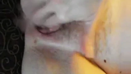 sbrodola dalla fica mentre mangia il cazzo