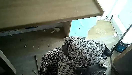 Müslüman kadın yarak emmeyi deniyor ve iyi bir iş çıkarıyor