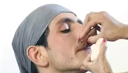 Çekici kızıl saçlı Alman orta yaşlı seksi kadın amında büyük yarağın tadını çıkarıyor