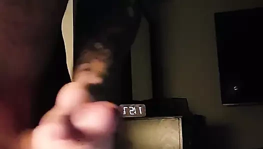 Dövmeli ve gergin sadece boşalmaya hazır!!