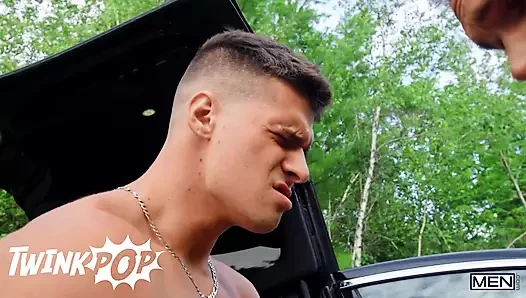 Alex Mecum, Malik Delgaty ve Benjamin Blue doğada ateşli bir üçlü seks yapıyor -twinkpop