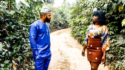 Afrika siyahi damızlık onun siyah çalı ile hızlı bir yolculuk alır