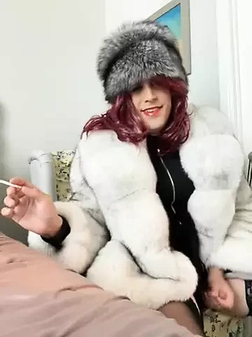 Kürk içinde sigara içmek