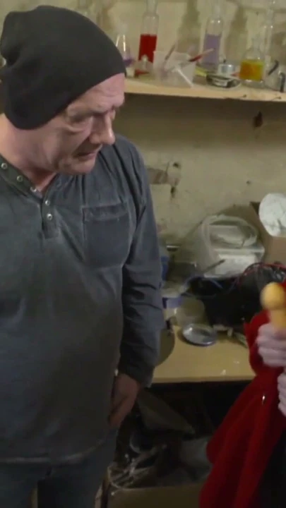 Fuer die neuen Dildo Batterien einmal von Onkel Egon gefickt | Clip 1