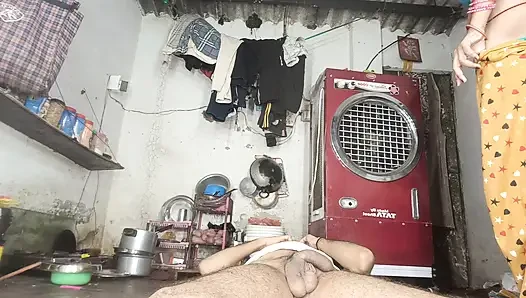 Ateşli seksi üvey kız kardeşin üvey erkek kardeşinin arazisinden üvey kız kardeşinin evde yalnızken eğlenceli seksi Hintçe ses